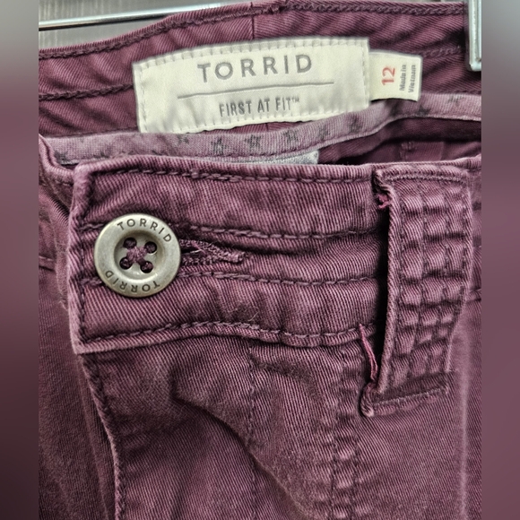 Torrid 3.5 Inch Military Stretch Twill Mid-Rise Short Size 12 - Picture 3 of 4